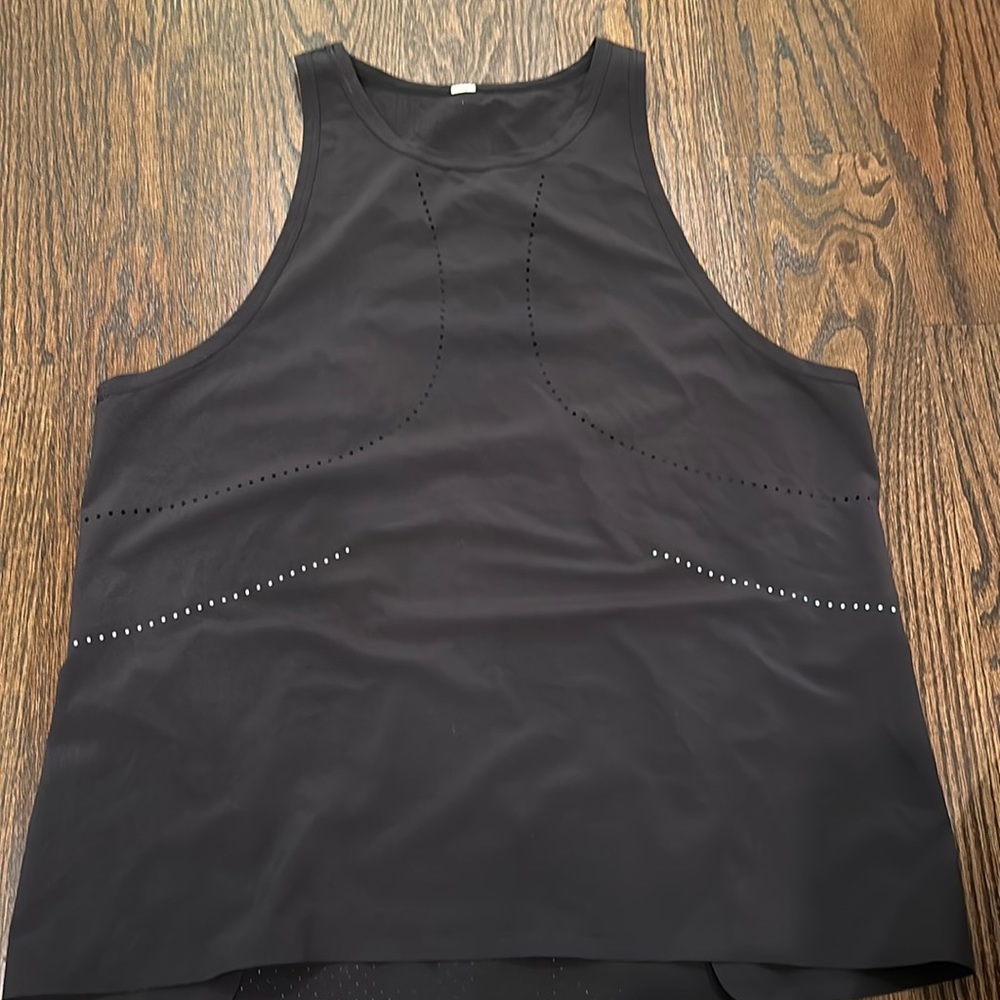 LULULEMON Super cute tank top